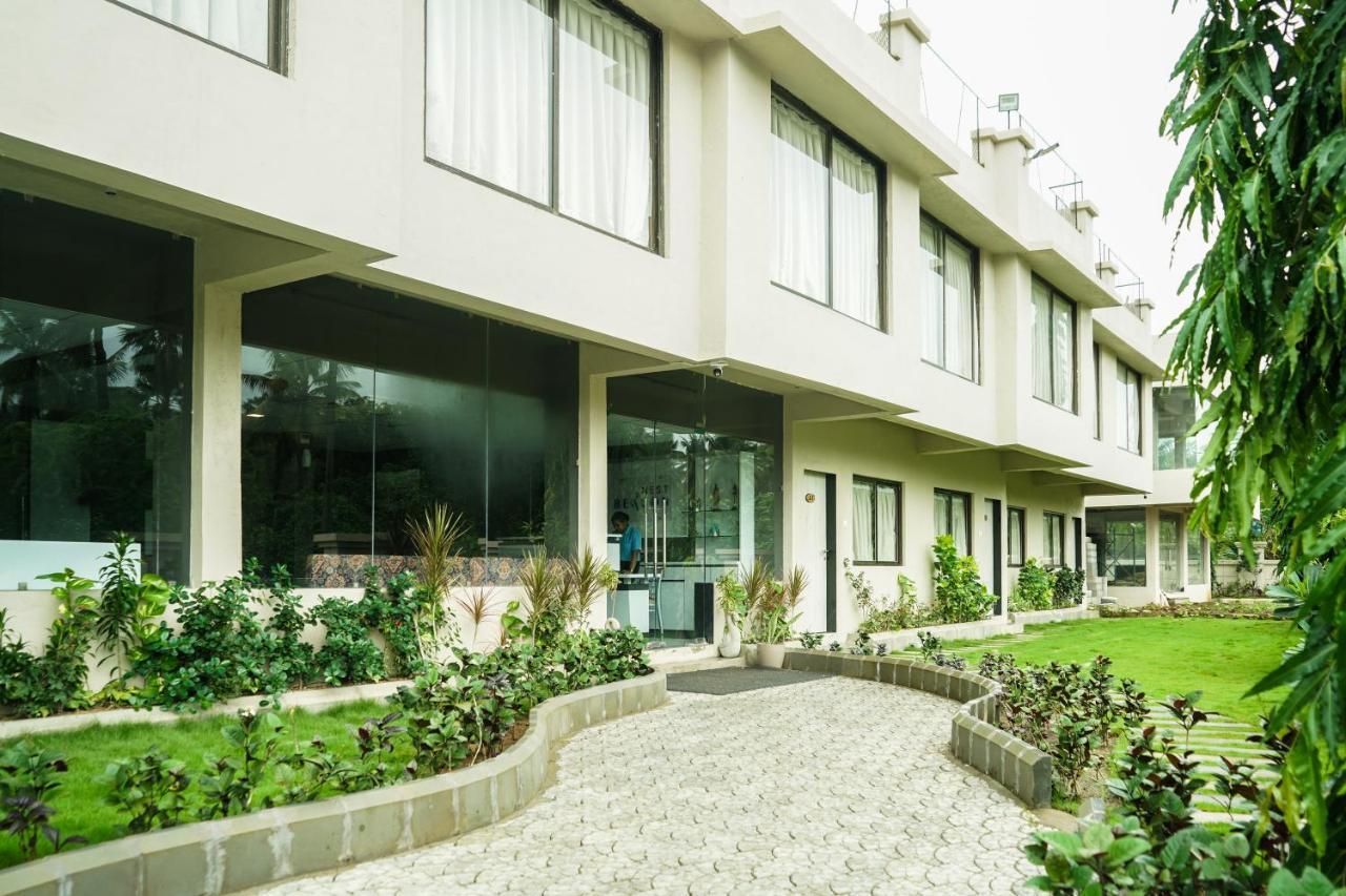 Nest Beacon Resort Daman Exterior photo