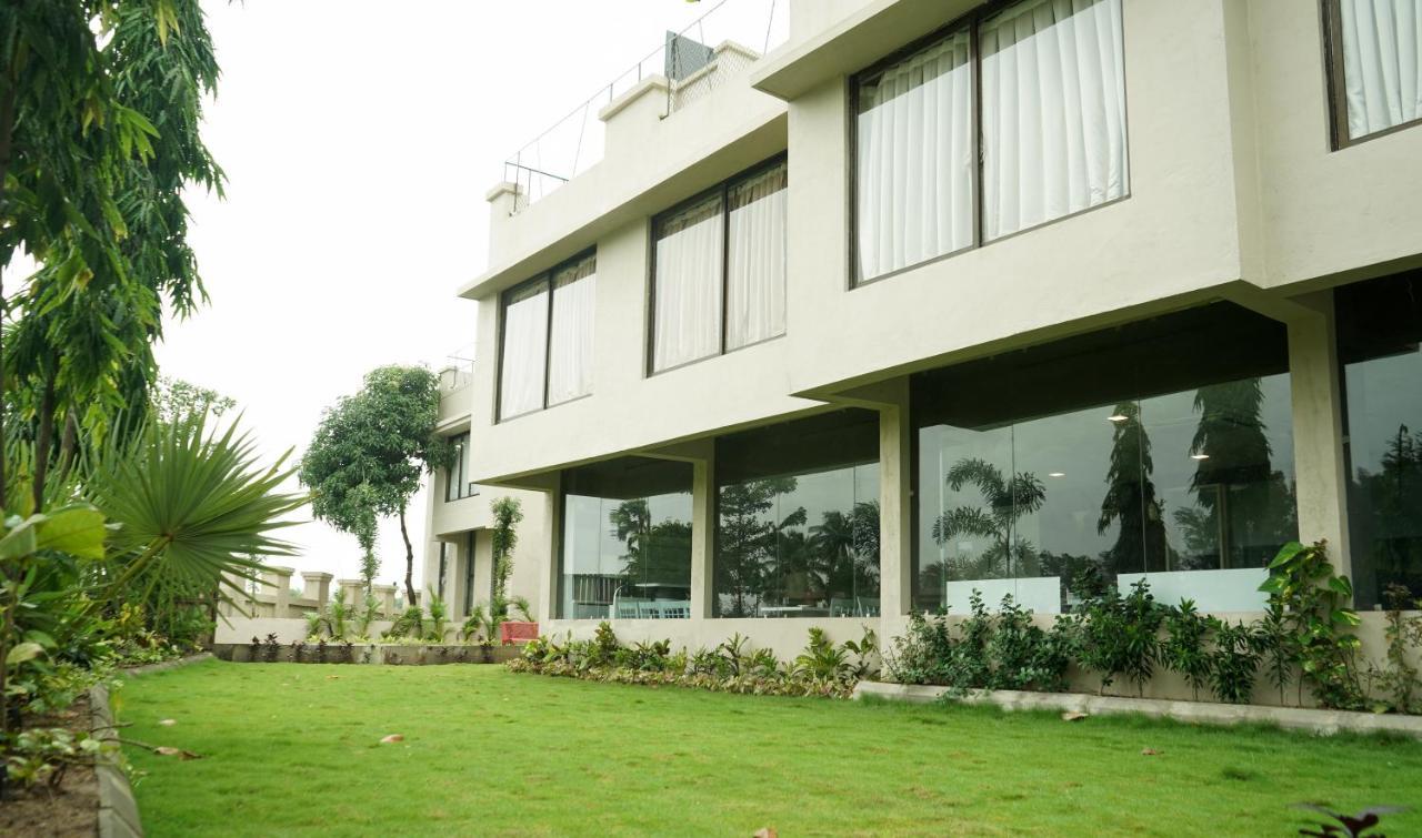 Nest Beacon Resort Daman Exterior photo