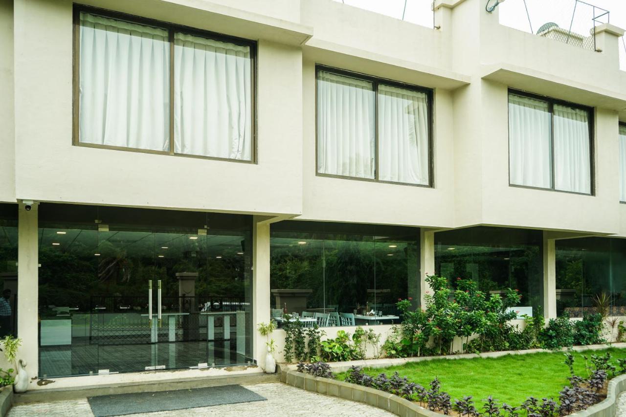 Nest Beacon Resort Daman Exterior photo
